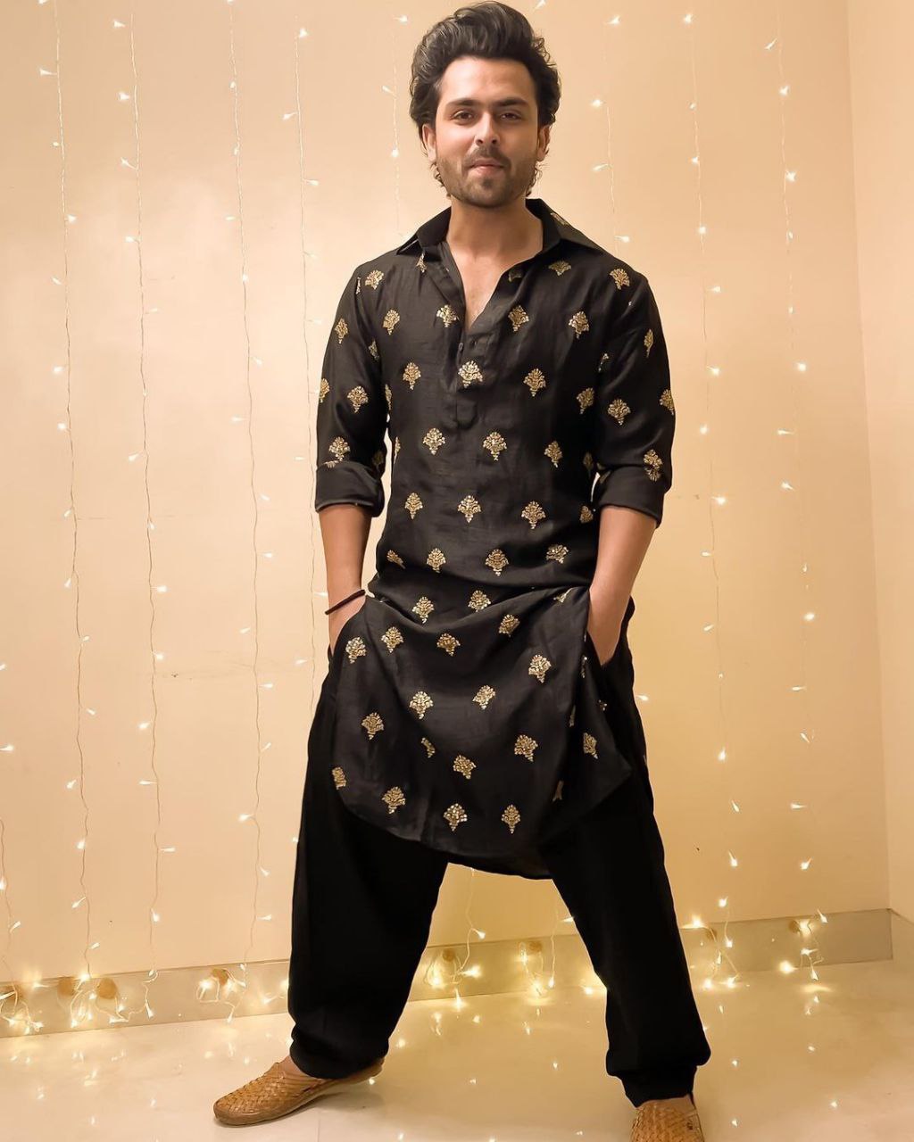 BLACK EMBROIDERY WORKED MEN'S KURTA